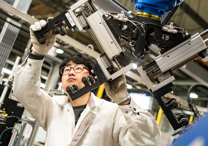 Foto Avanzando en su programa de fábrica digital, Faurecia optimiza la logística de los vehículos automatizados con la plataforma 3DEXPERIENCE de Dassault Systèmes.